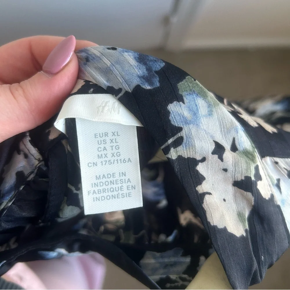 H&M Women’s Floral Sheer Long Sleeve Blouse Navy Blue Mock Neck Workwear Flowy - Picture 6 of 7